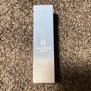 Macrene Actives high performance neck and décolletage treatment